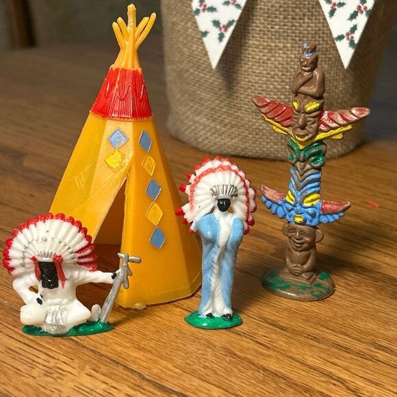 Vintage Chief Teepee & Totem, Cake Topper Decor Set Plastic 4 Piece - Picture 2 of 8